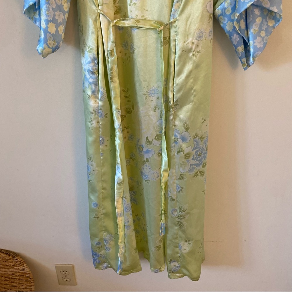 Oscar De La Renta Medium Blue and Green Robe Floral - Picture 6 of 7